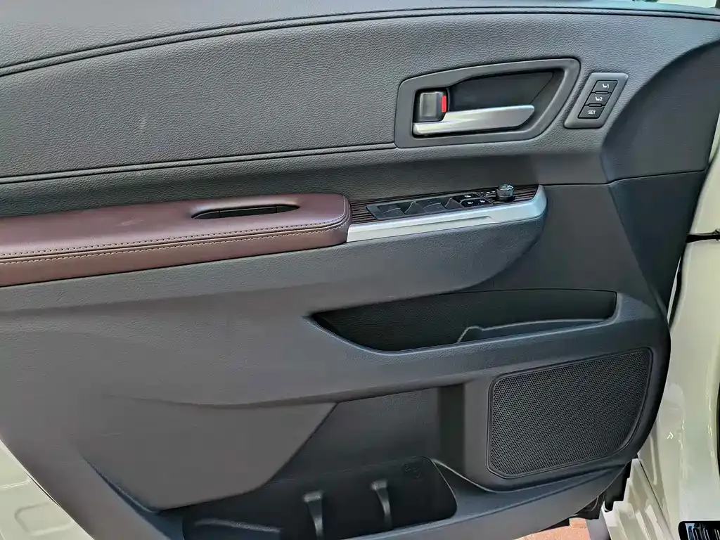 Toyota Granvia — фото 7