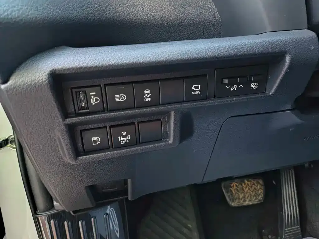 Toyota Granvia — фото 6