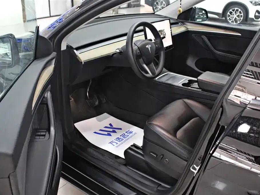 Tesla Model Y — фото 8