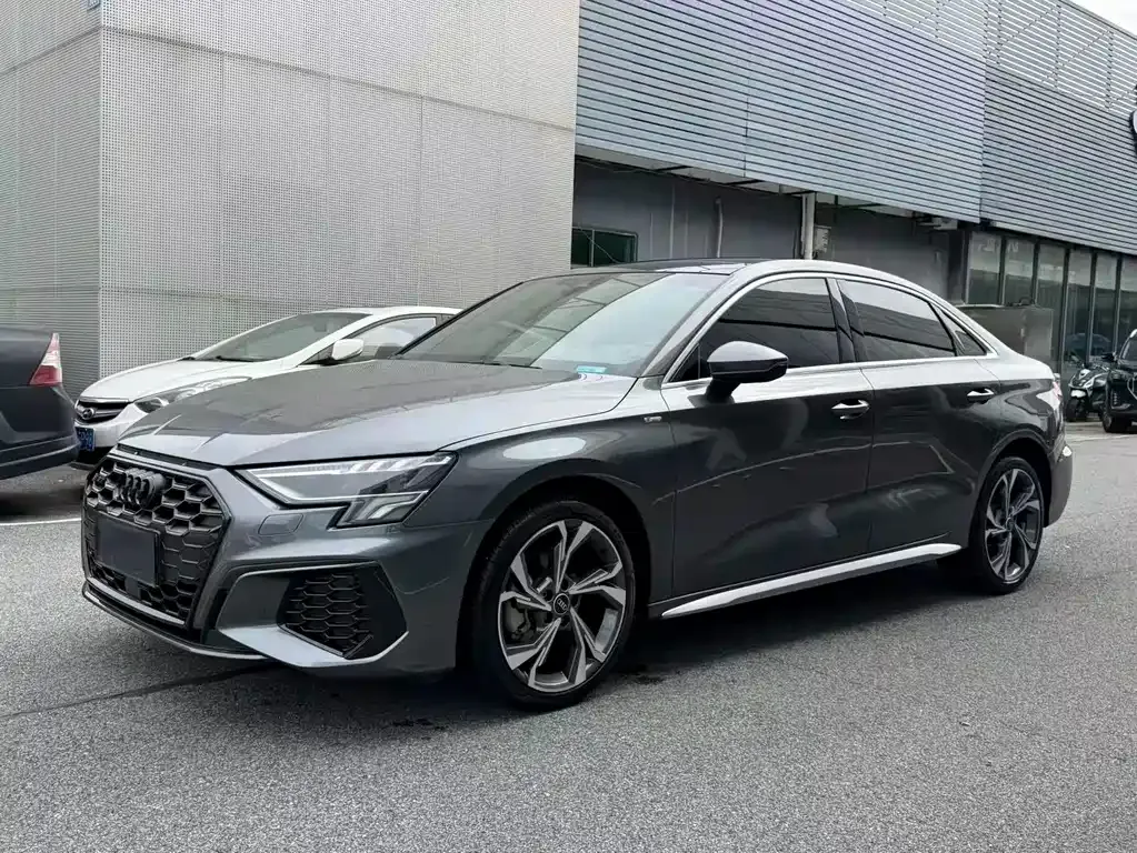Audi A3 — фото 1