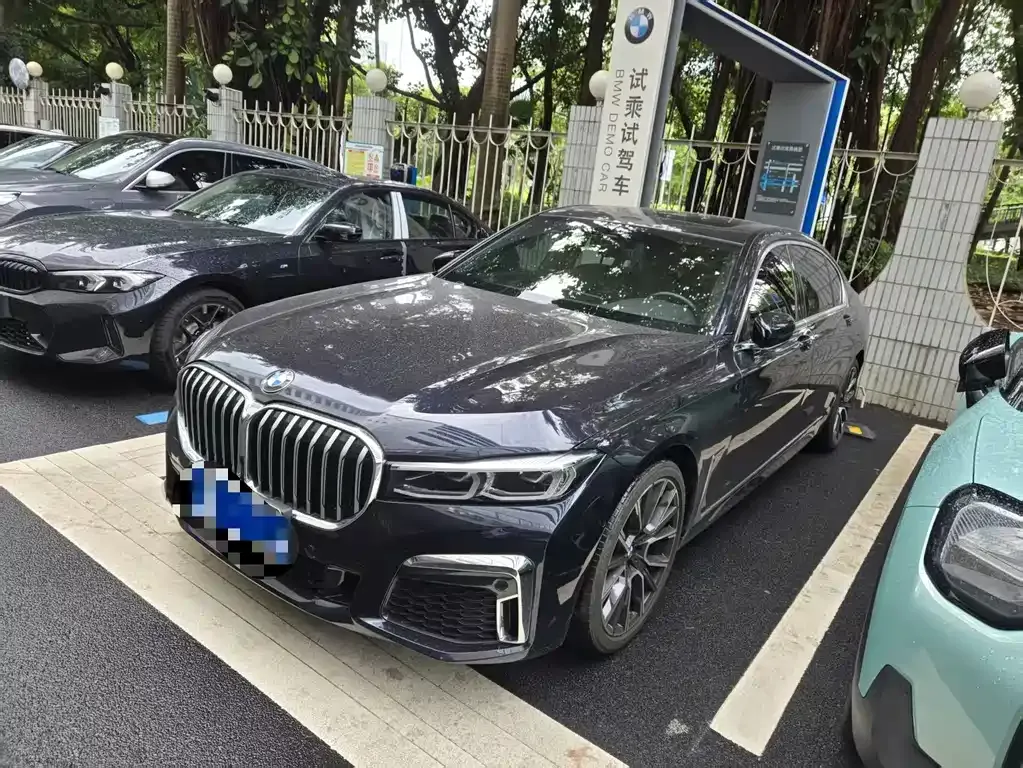 BMW 7 Series — фото 1