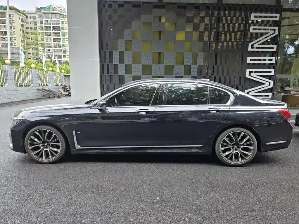BMW 7 Series — фото 10