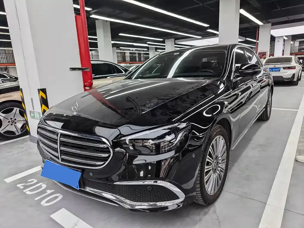 Mercedes-Benz E-Class — фото 1
