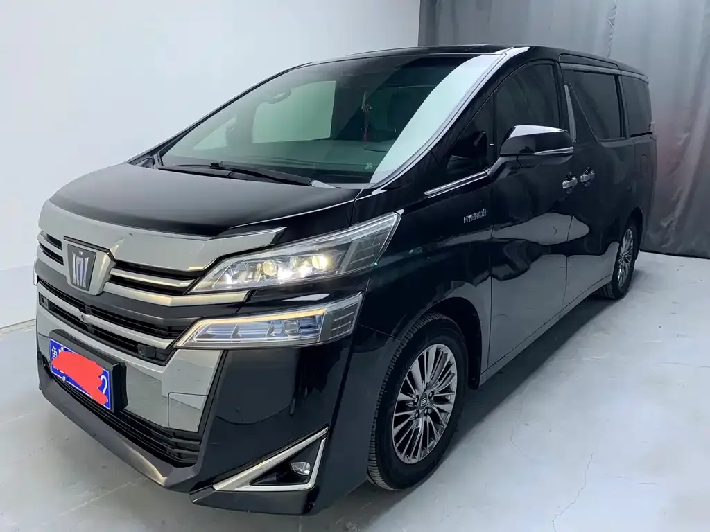 Toyota Vellfire — фото 1