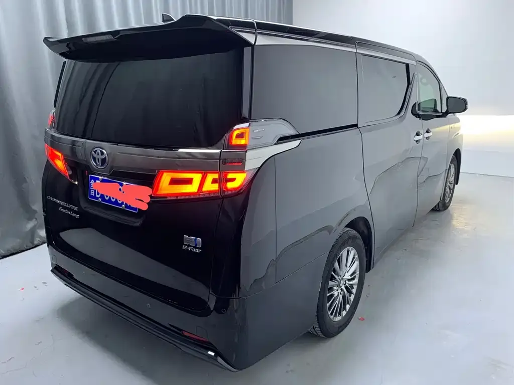 Toyota Vellfire — фото 2