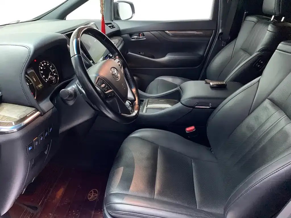 Toyota Vellfire — фото 4