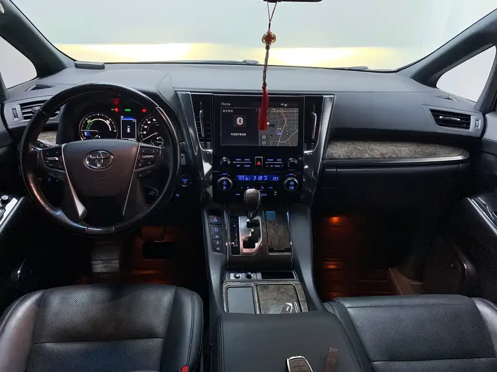 Toyota Vellfire — фото 3