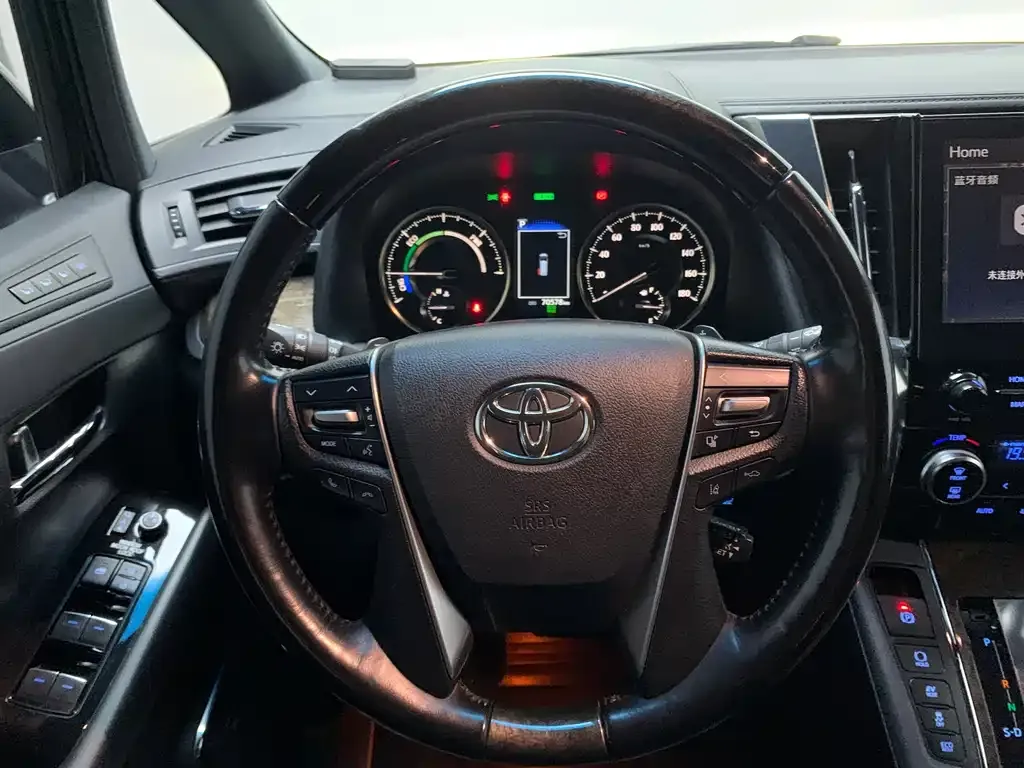 Toyota Vellfire — фото 6