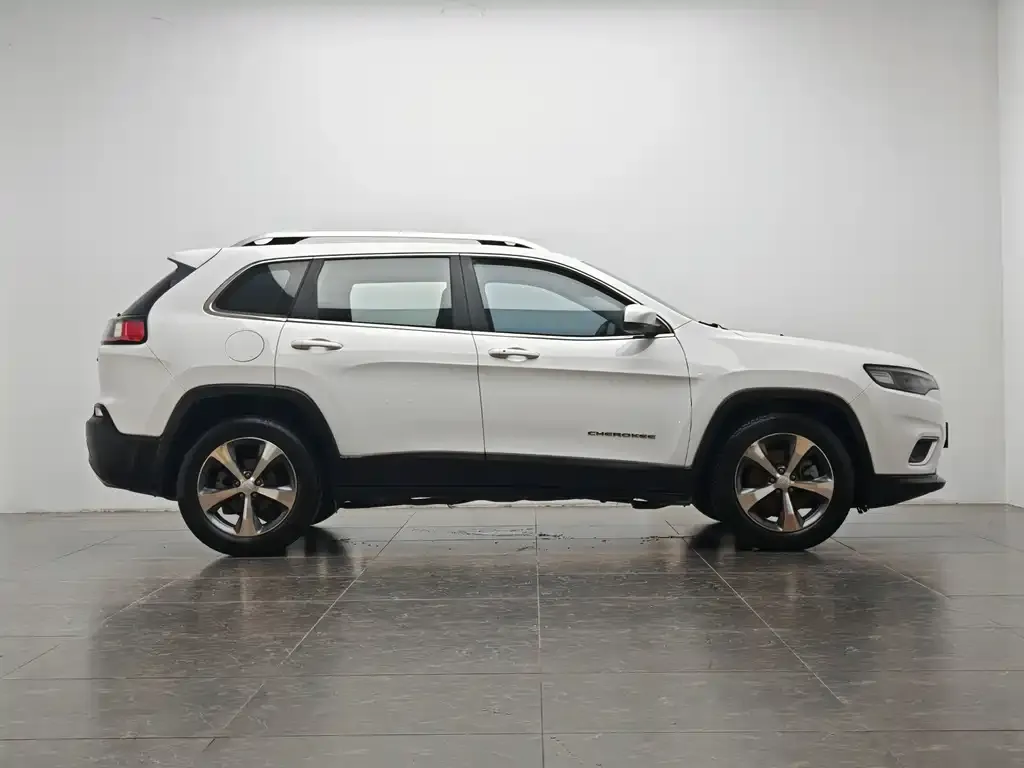 Jeep Cherokee 2021 из CN, фото 2