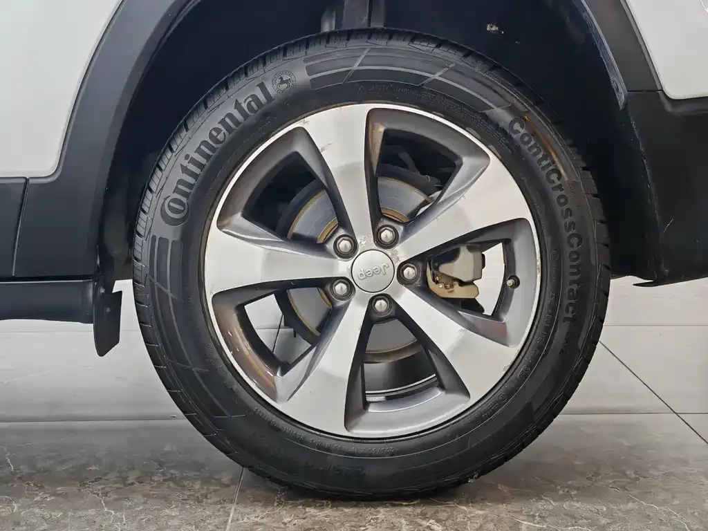 Jeep Cherokee 2021 из CN, фото 9