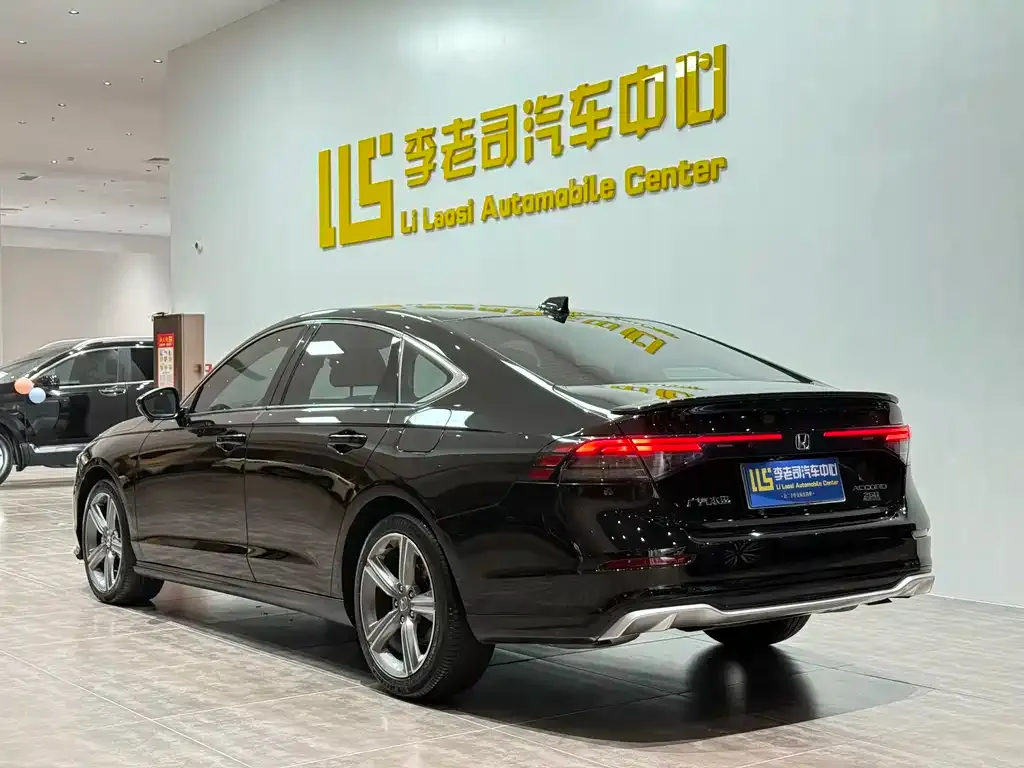 Honda Accord — фото 4