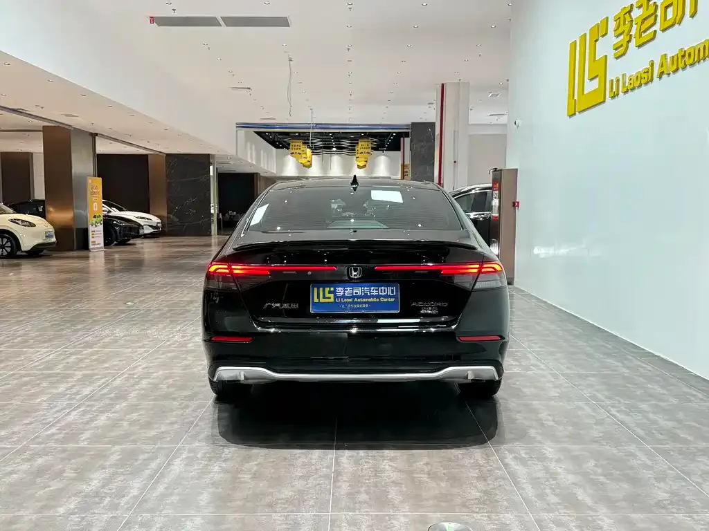 Honda Accord — фото 9