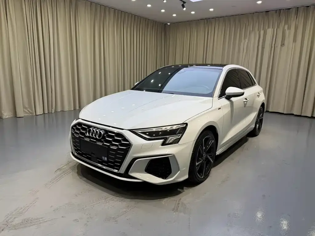 Audi A3 — фото 1