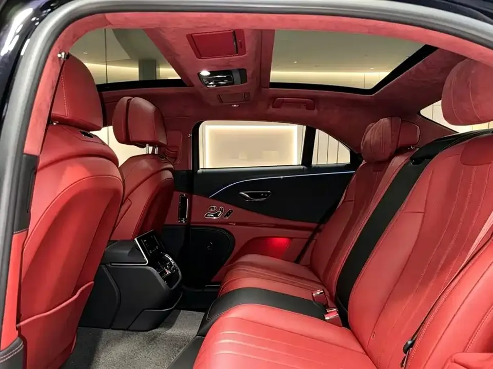Bentley Flying Spur — фото 4