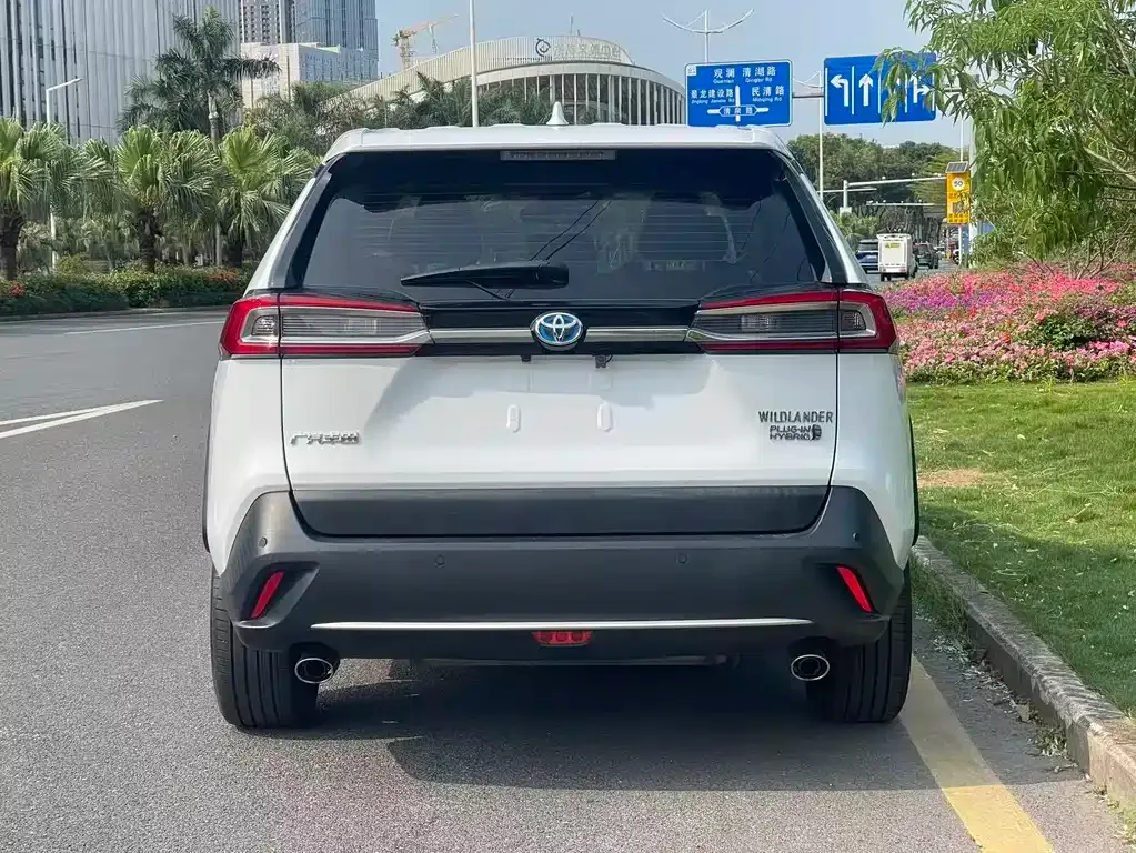 Toyota Wildlander — фото 10