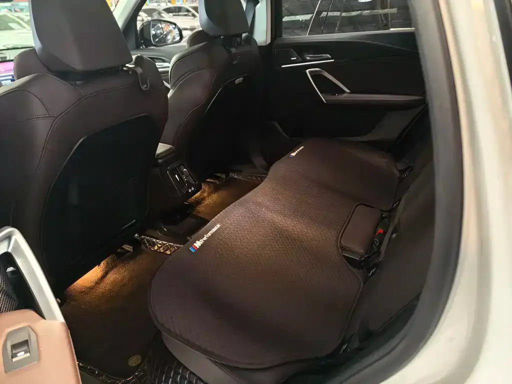 BMW iX1 2024 из CN, фото 2