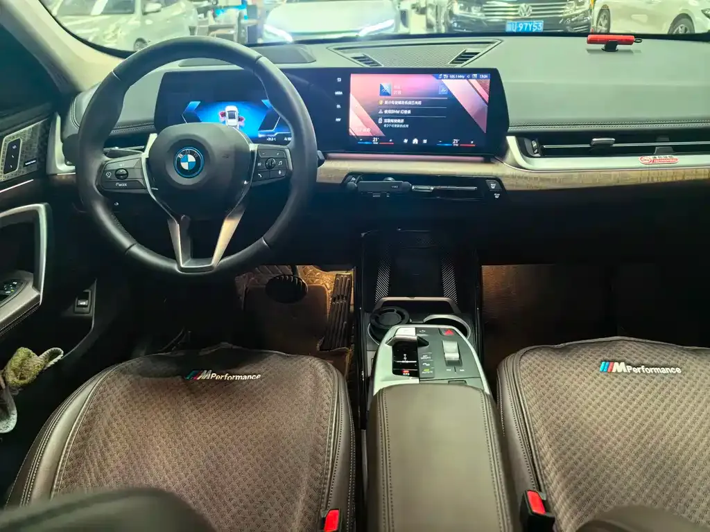 BMW iX1 2024 из CN, фото 6