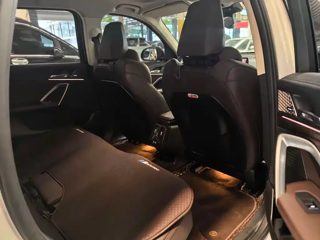 BMW iX1 2024 из CN, фото 3