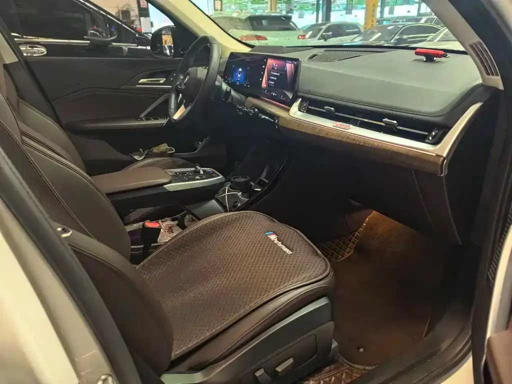 BMW iX1 2024 из CN, фото 8