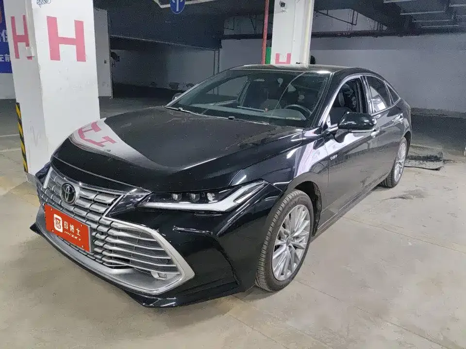 Toyota Avalon — фото 1
