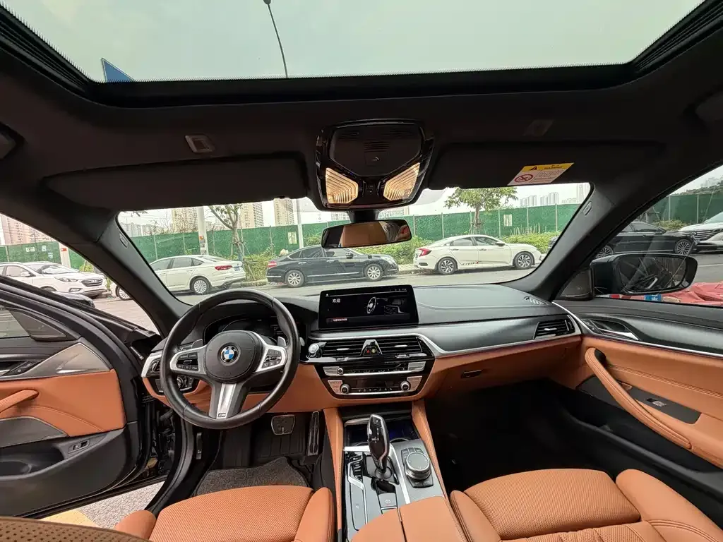 BMW 5 Series (Import) 2023 из CN, фото 2
