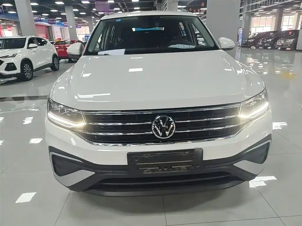 Volkswagen Tiguan L — фото 7