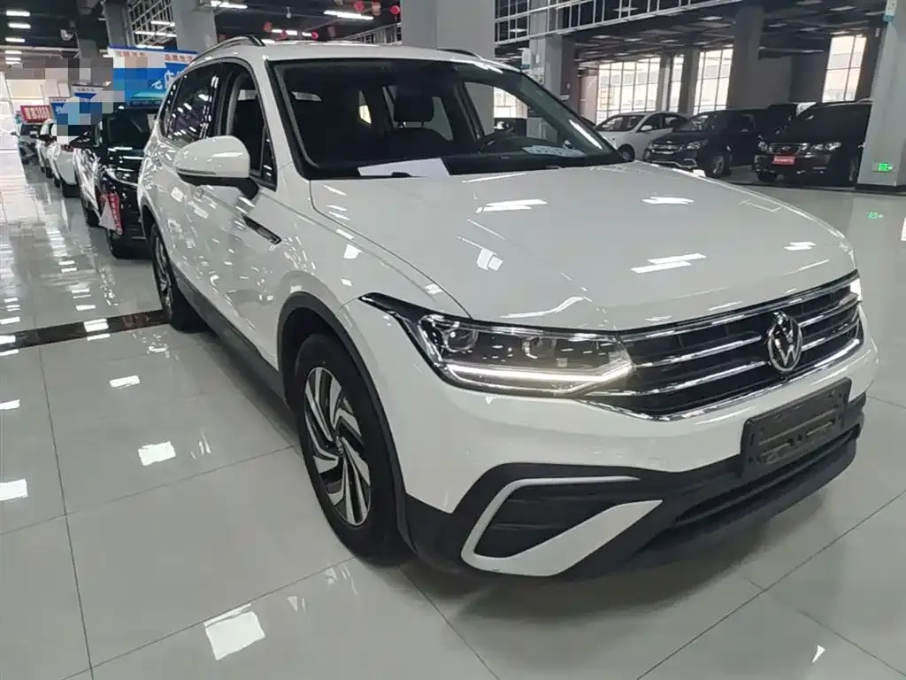Volkswagen Tiguan L — фото 6