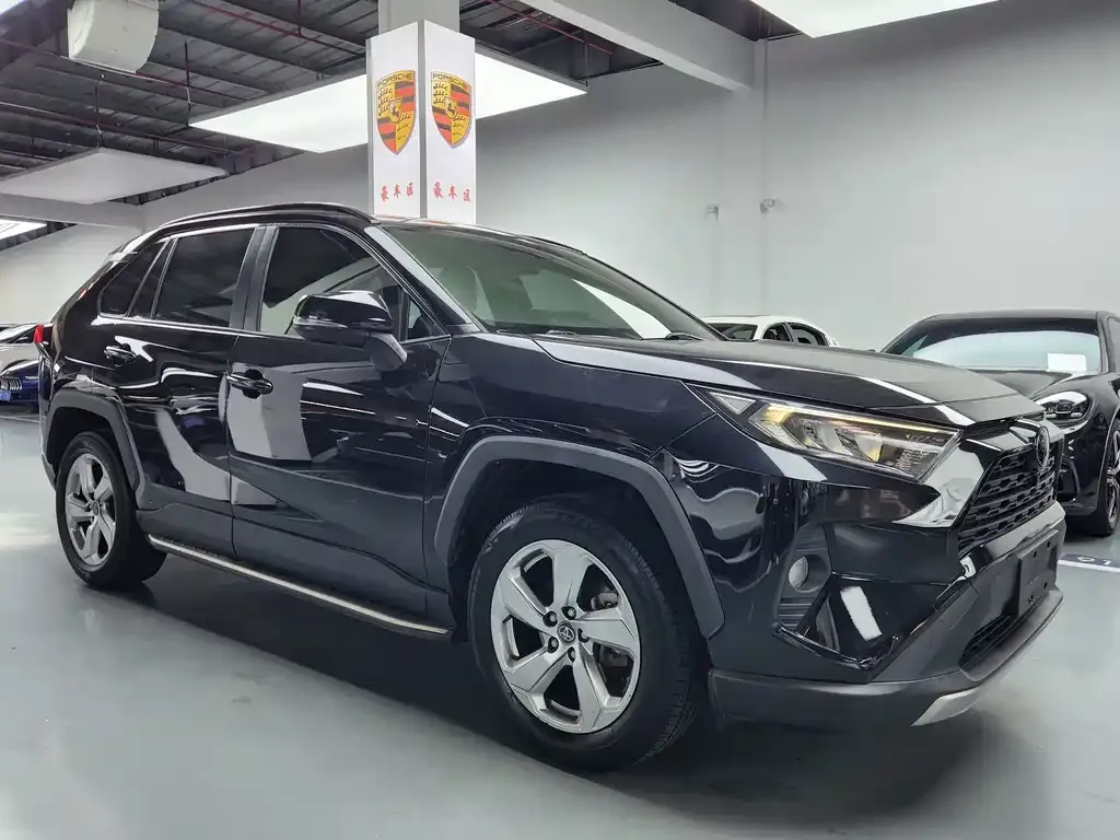 Toyota RAV4 — фото 5