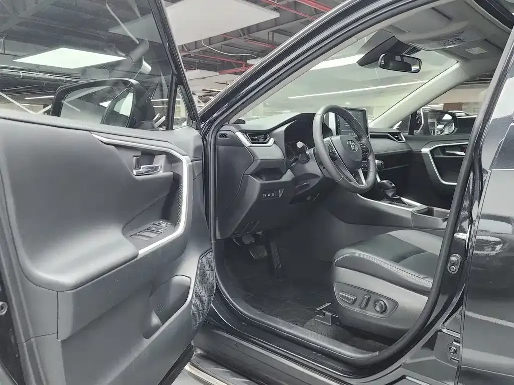 Toyota RAV4 — фото 10