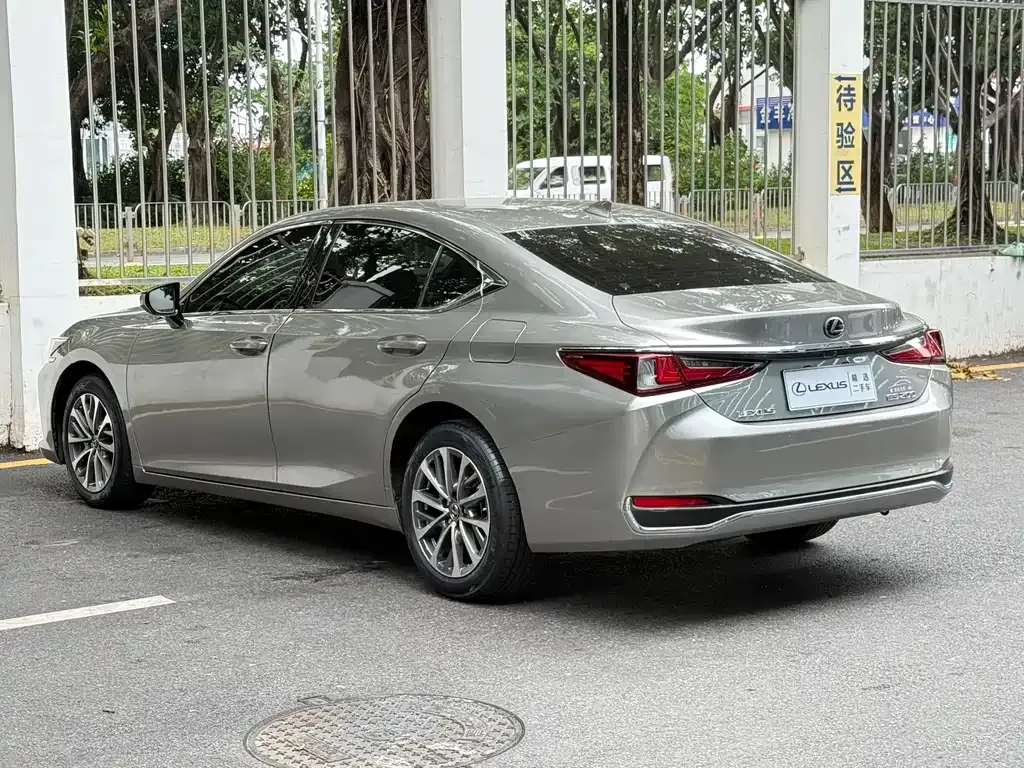 Lexus ES 2024 из CN, фото 9