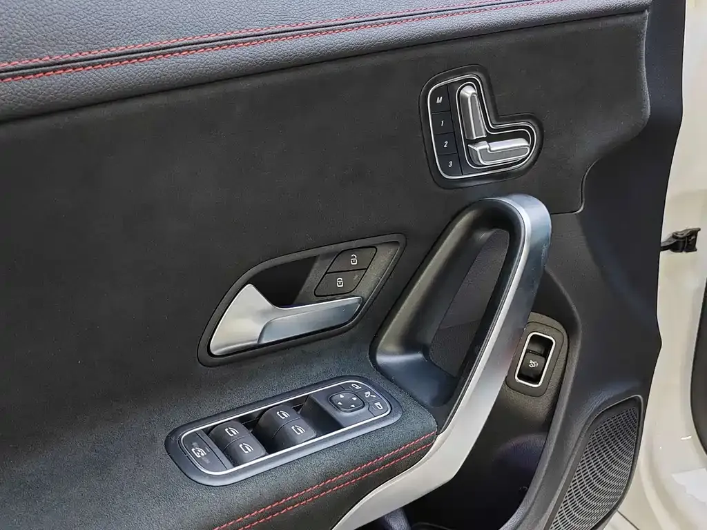 Mercedes-Benz CLA (Import) — фото 9