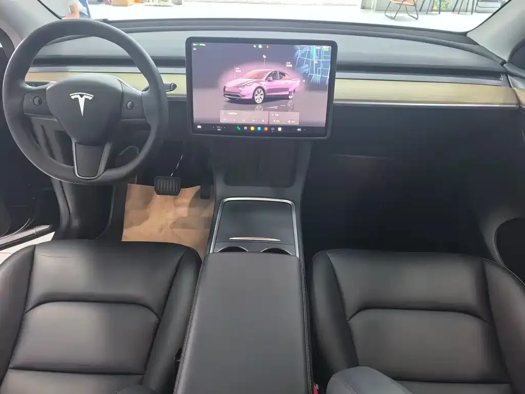 Tesla Model Y — фото 8