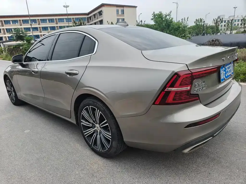 Volvo S60 — фото 4