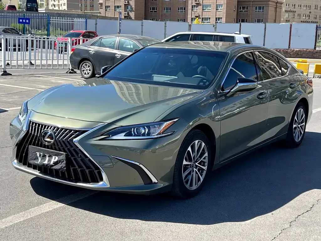 Lexus ES — фото 1