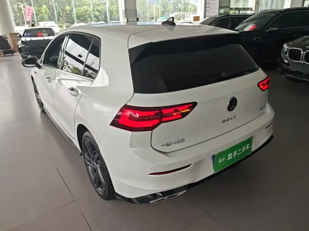 Volkswagen Golf 2024 из CN, фото 10
