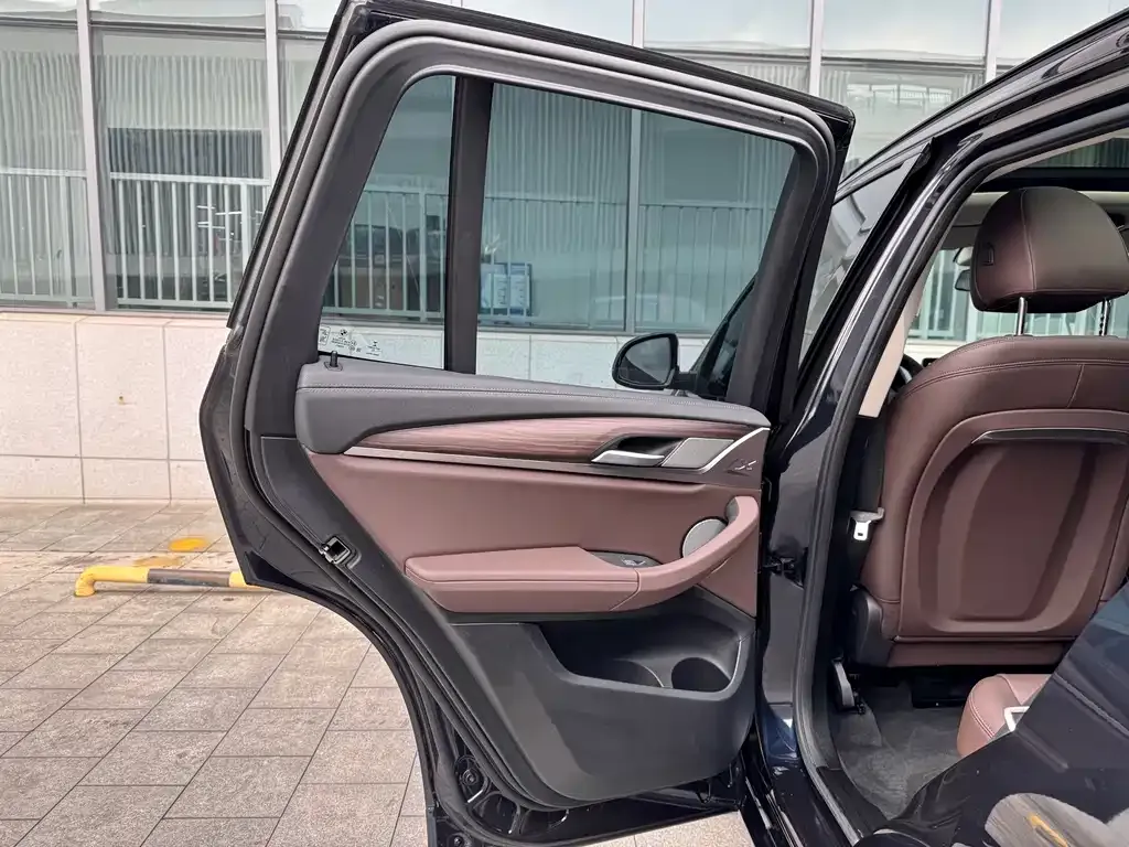 BMW X3 — фото 8