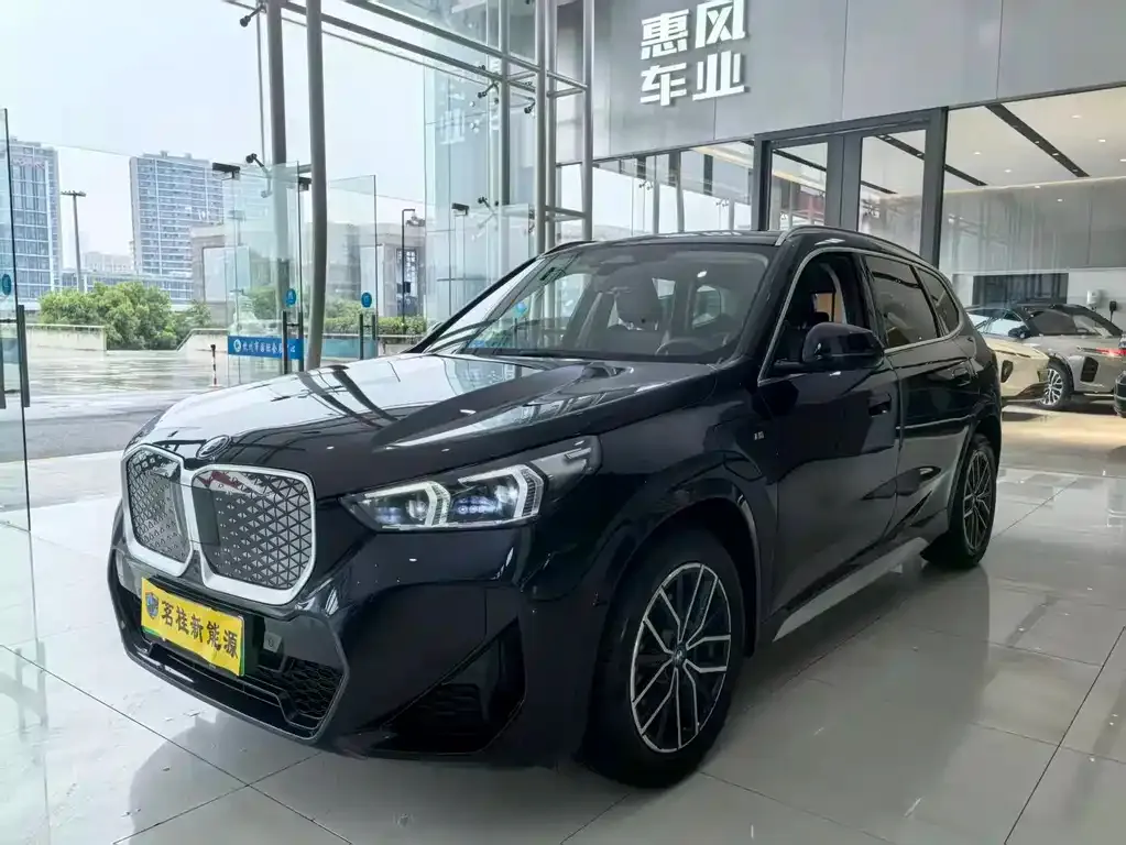 BMW iX1
