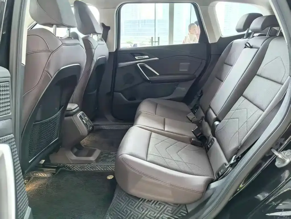BMW iX1 2025 из CN, фото 4
