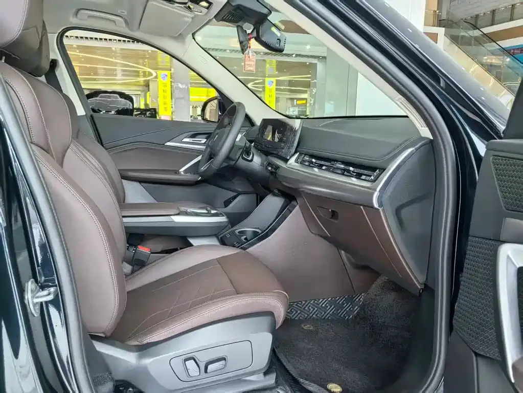 BMW iX1 2025 из CN, фото 6
