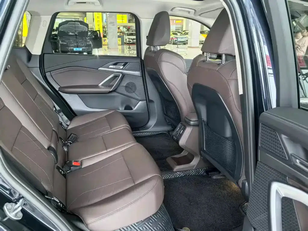 BMW iX1 2025 из CN, фото 8