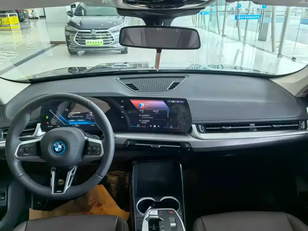 BMW iX1 2025 из CN, фото 9
