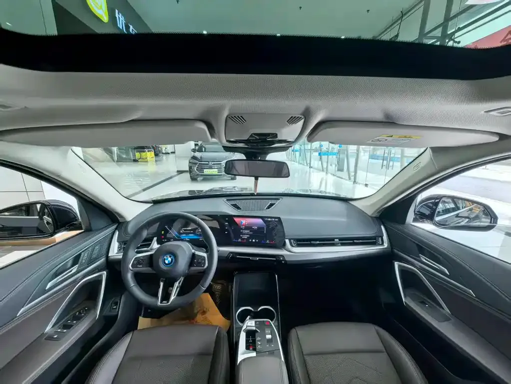BMW iX1 2025 из CN, фото 3