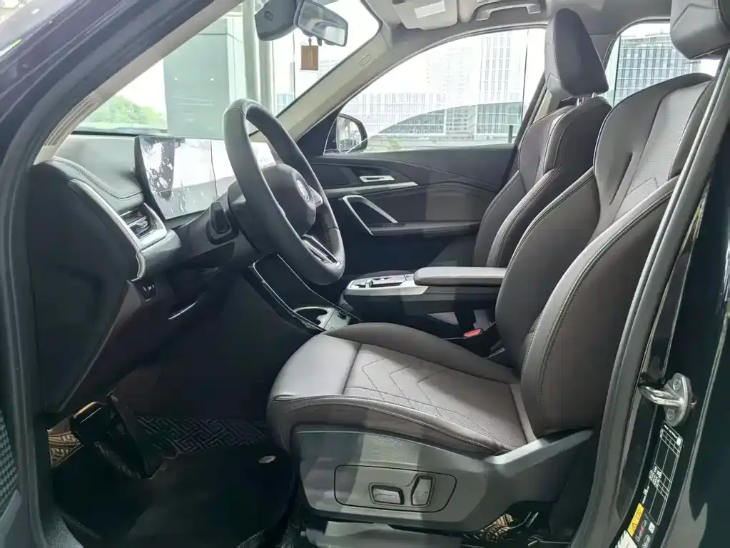 BMW iX1 2025 из CN, фото 10