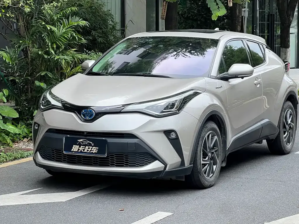 Toyota C-HR — фото 1