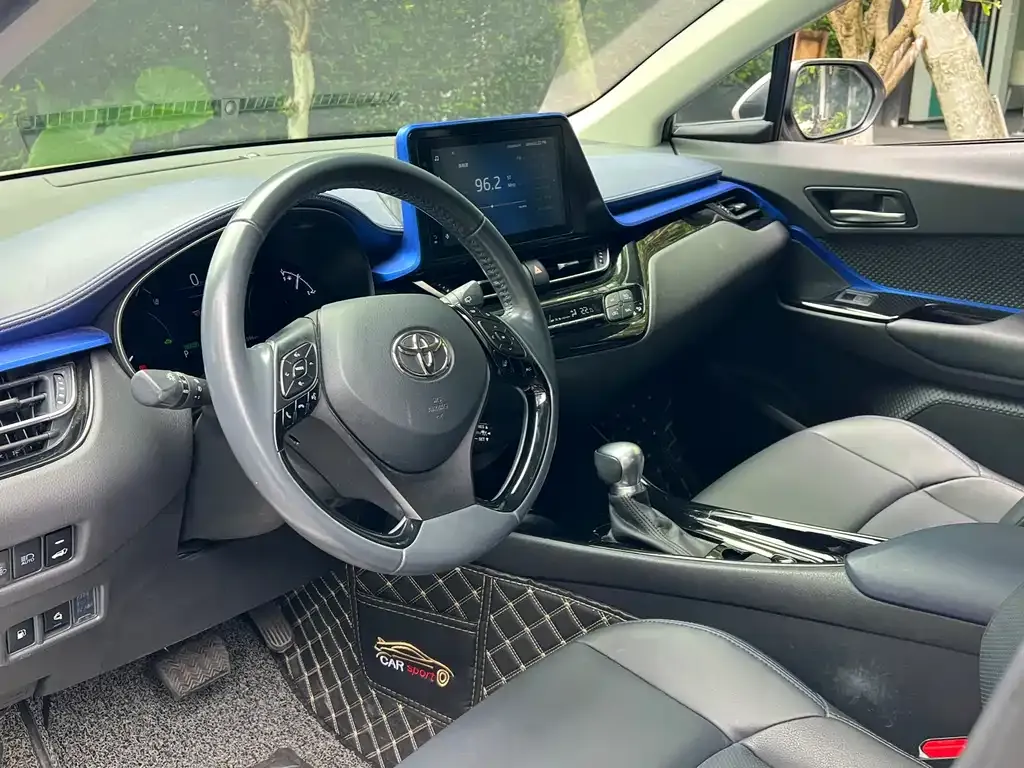 Toyota C-HR — фото 8