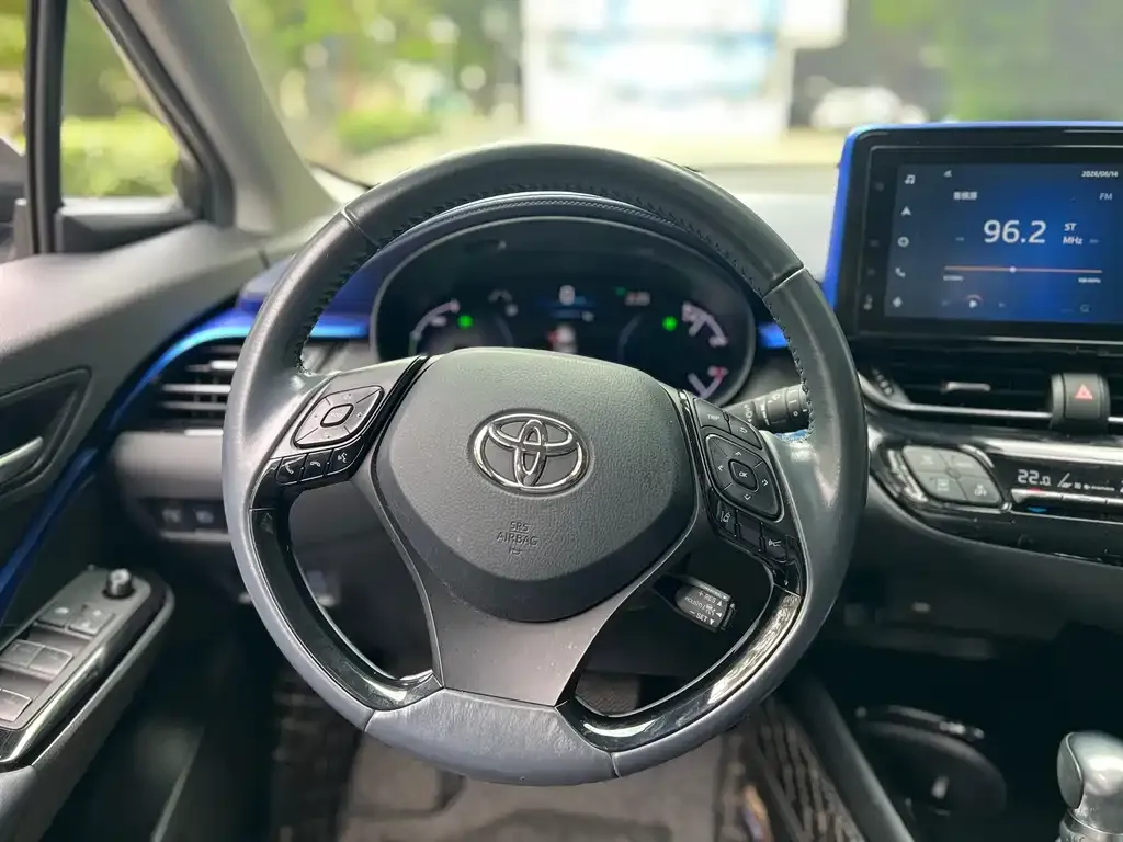 Toyota C-HR — фото 9