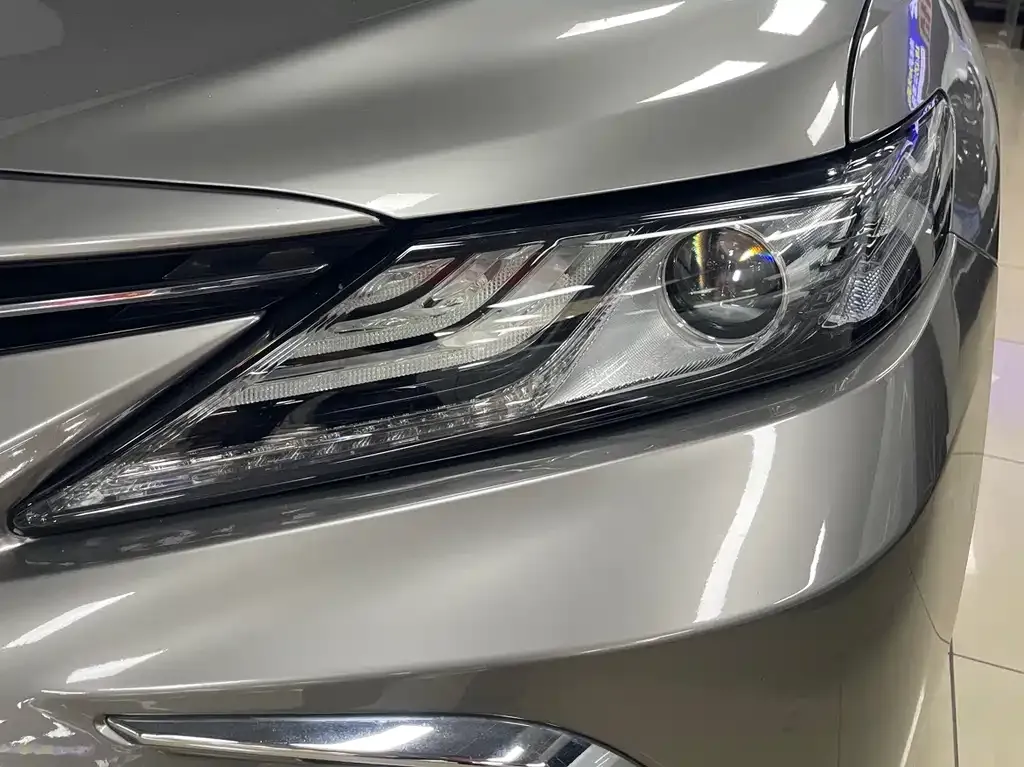 Toyota Camry — фото 3