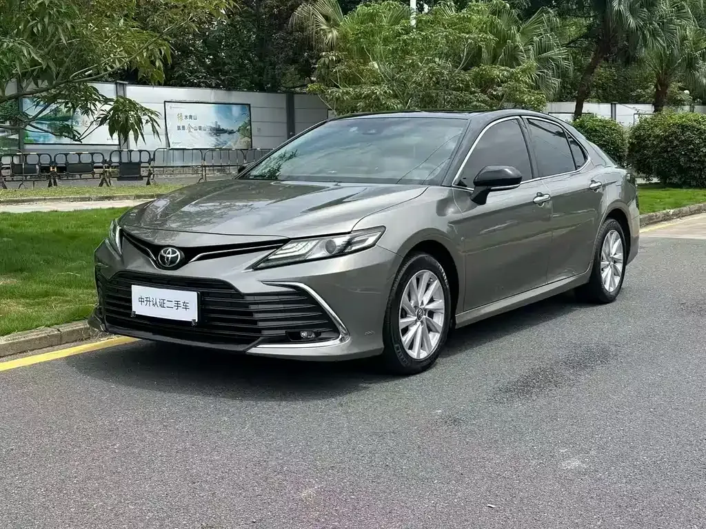 Toyota Camry — фото 8
