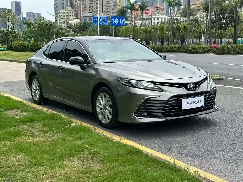 Toyota Camry — фото 5