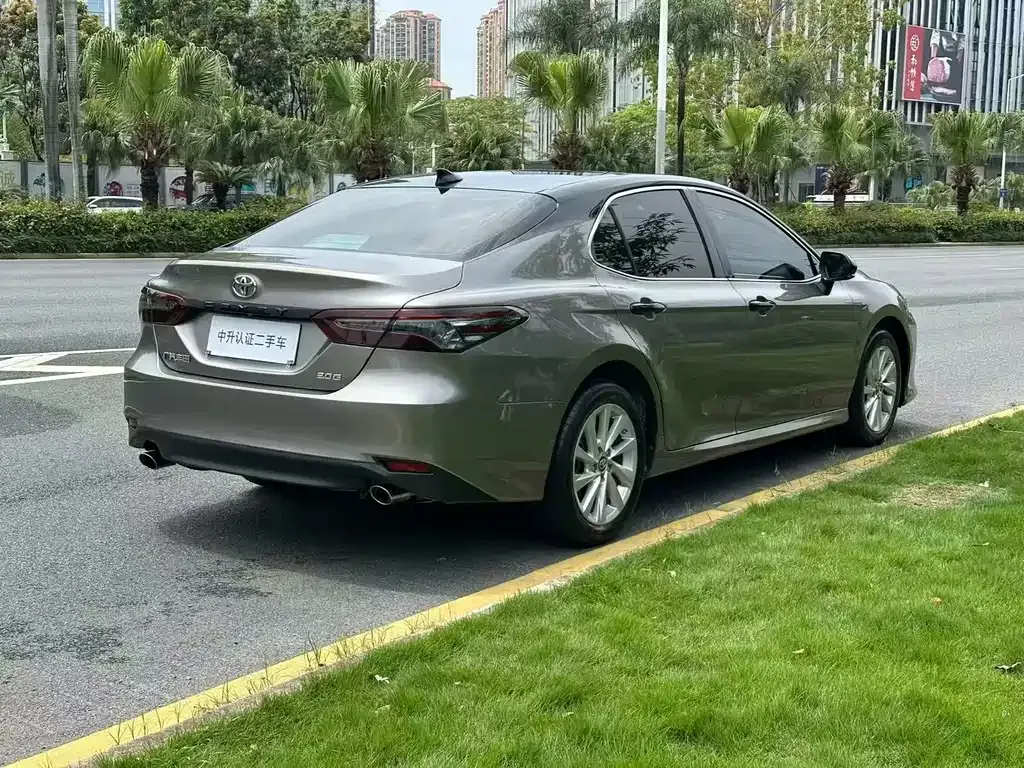 Toyota Camry — фото 6